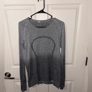 Women’s Lululemon Shirt